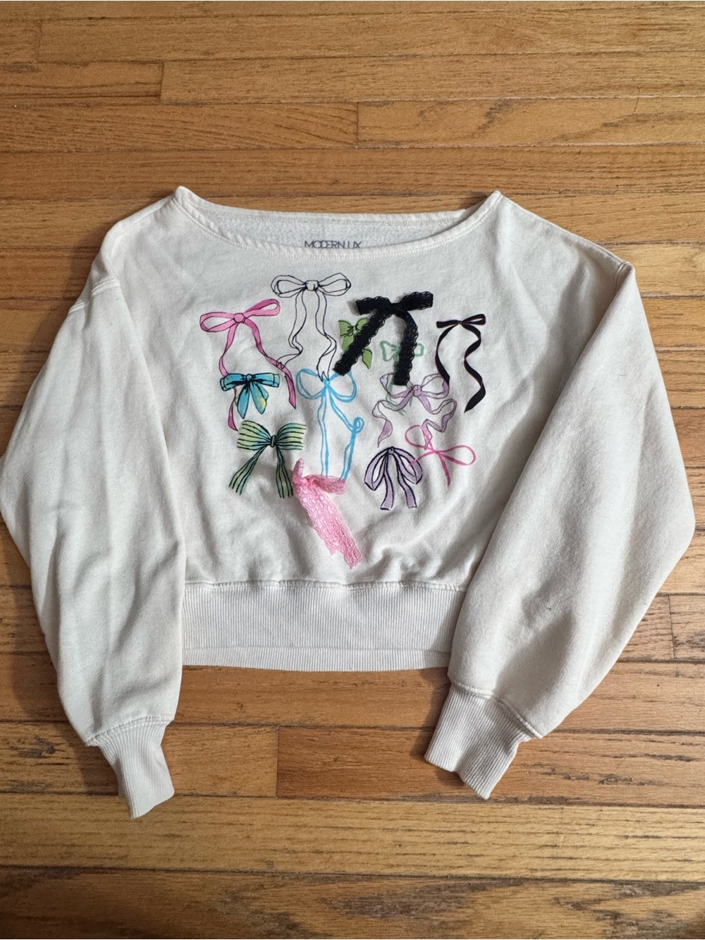 Modern Lux White Cropped Sweatshirt with Multicolor Bow Embroidery